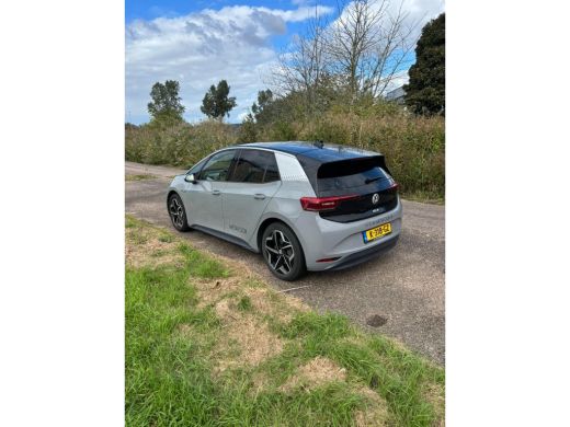 Volkswagen ID.3 204PK 58KWH FIRST PLUS STOELEN + SPIEGELS VERW. | CAMERA. ACHTER | ADAPT. CRUISE | APP. CONNECT |... ActivLease financial lease