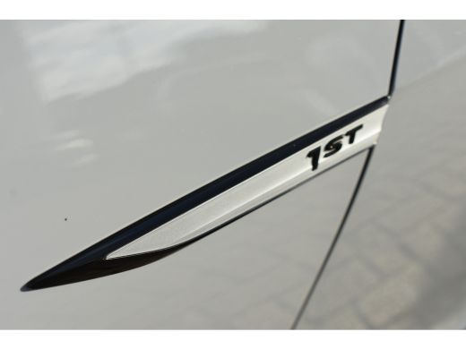 Volkswagen ID.3 204PK 58KWH FIRST PLUS | STOELEN + SPIEGELS VERW. | CAMERA. ACHTER | ADAPT. CRUISE | APP. CONNECT... ActivLease financial lease