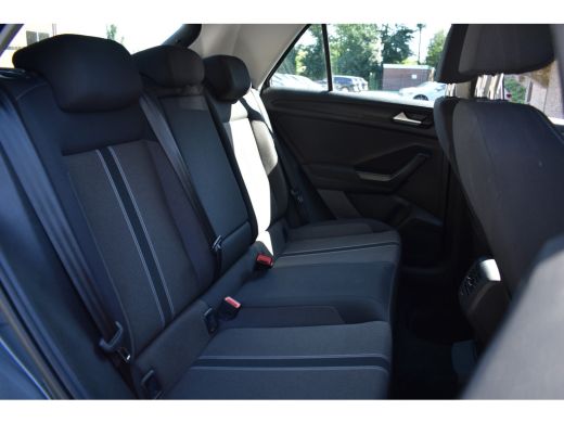 Volkswagen T-Roc 1.5 TSI 150PK DSG Style NAVI/PDC/CARPLAY ActivLease financial lease