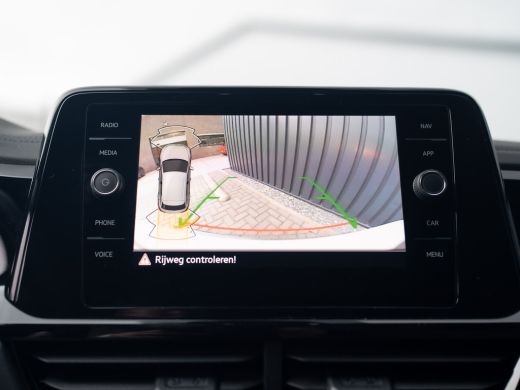 Volkswagen T-Roc 1.5 TSI R-Line Business | Panodak | Beats | Keyless | Trekhaak afnb | IQ Light | Side Assist | Pr... ActivLease financial lease