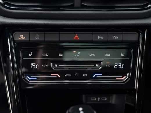 Volkswagen T-Roc 1.5 TSI R-Line Business | Panodak | Beats | Keyless | Trekhaak afnb | IQ Light | Side Assist | Pr... ActivLease financial lease