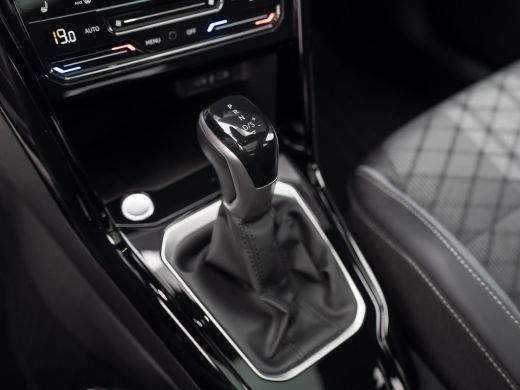 Volkswagen T-Roc 1.5 TSI R-Line Business | Panodak | Beats | Keyless | Trekhaak afnb | IQ Light | Side Assist | Pr... ActivLease financial lease