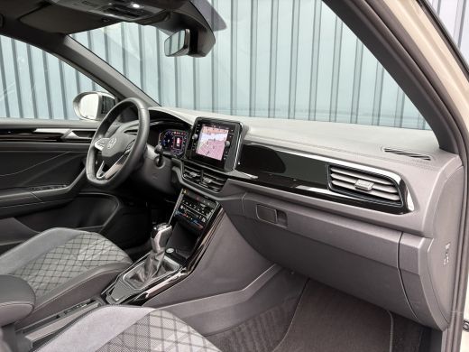 Volkswagen T-Roc 1.5 TSI R-Line Business | Panodak | Beats | Keyless | Trekhaak afnb | IQ Light | Side Assist | Pr... ActivLease financial lease