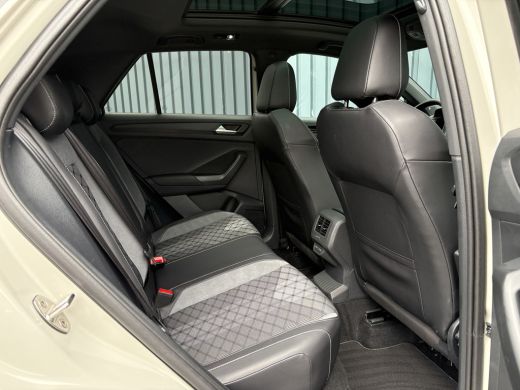 Volkswagen T-Roc 1.5 TSI R-Line Business | Panodak | Beats | Keyless | Trekhaak afnb | IQ Light | Side Assist | Pr... ActivLease financial lease