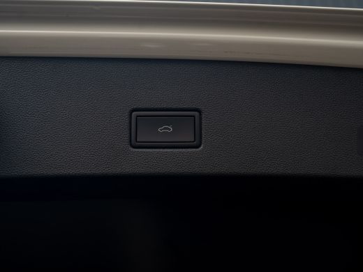 Volkswagen T-Roc 1.5 TSI R-Line Business | Panodak | Beats | Keyless | Trekhaak afnb | IQ Light | Side Assist | Pr... ActivLease financial lease