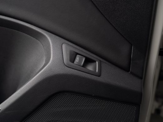 Volkswagen T-Roc 1.5 TSI R-Line Business | Panodak | Beats | Keyless | Trekhaak afnb | IQ Light | Side Assist | Pr... ActivLease financial lease