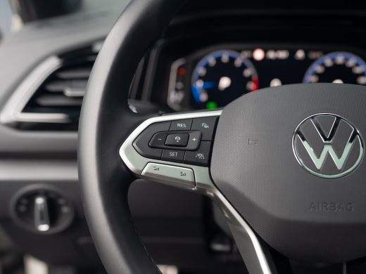 Volkswagen T-Roc 1.5 TSI R-Line Business | Panodak | Beats | Keyless | Trekhaak afnb | IQ Light | Side Assist | Pr... ActivLease financial lease