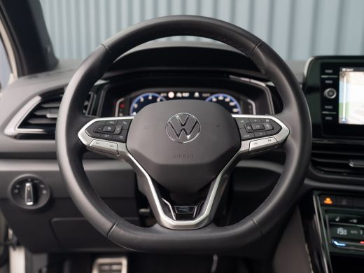 Volkswagen T-Roc 1.5 TSI R-Line Business | Panodak | Beats | Keyless | Trekhaak afnb | IQ Light | Side Assist | Pr... ActivLease financial lease