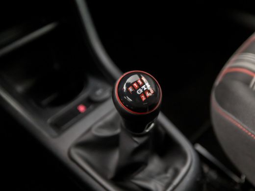 Volkswagen up! 1.0 TSI GTI (STOELVERWARMING, BLUETOOTH, SFEERVERLICHTING, GETINT GLAS, SPORTSTOELEN, LM VELGEN, ... ActivLease financial lease