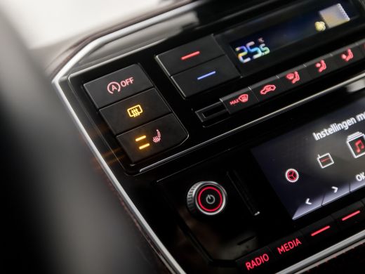 Volkswagen up! 1.0 TSI GTI (STOELVERWARMING, BLUETOOTH, SFEERVERLICHTING, GETINT GLAS, SPORTSTOELEN, LM VELGEN, ... ActivLease financial lease