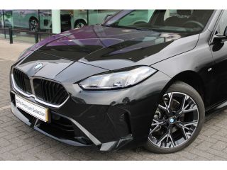 BMW 1 Serie 120 M Sport Automaat / Sportstoelen / M Adaptief onderstel / Comfort Access / Adaptieve LED / Par...