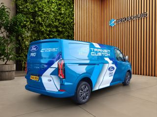 Ford E-Transit Custom 340 L2H1 Limited 65 kWh 218PK Trekhaak inklapbaar | 2300KG Trekgewicht | Camera | Ford App