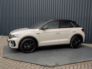 Volkswagen T-Roc 1.5 TSI R-Line Business | Panodak | Beats | Keyless | Trekhaak afnb | IQ Light | Side Assist | Pr...