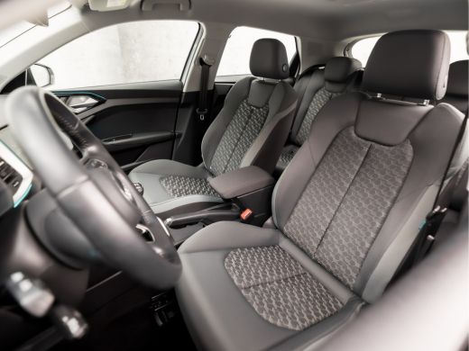 Audi A1 Sportback Sportback 30 TFSI Sport (APPLE CARPLAY, CLIMATE, LED KOPLAMPEN, GETINT GLAS, SFEERVERLICHTING, SP... ActivLease financial lease