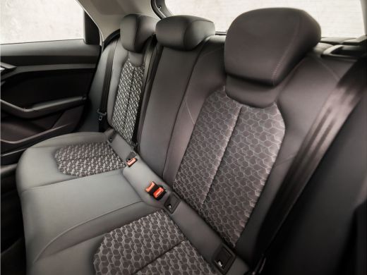 Audi A1 Sportback Sportback 30 TFSI Sport (APPLE CARPLAY, CLIMATE, LED KOPLAMPEN, GETINT GLAS, SFEERVERLICHTING, SP... ActivLease financial lease