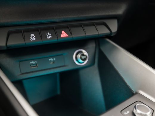 Audi A1 Sportback Sportback 30 TFSI Sport (APPLE CARPLAY, CLIMATE, LED KOPLAMPEN, GETINT GLAS, SFEERVERLICHTING, SP... ActivLease financial lease