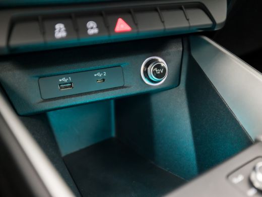 Audi A1 Sportback Sportback 30 TFSI Sport (APPLE CARPLAY, CLIMATE, LED KOPLAMPEN, GETINT GLAS, SFEERVERLICHTING, SP... ActivLease financial lease