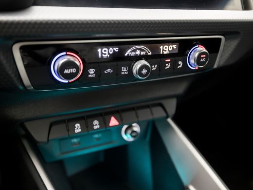 Audi A1 Sportback Sportback 30 TFSI Sport (APPLE CARPLAY, CLIMATE, LED KOPLAMPEN, GETINT GLAS, SFEERVERLICHTING, SP... ActivLease financial lease