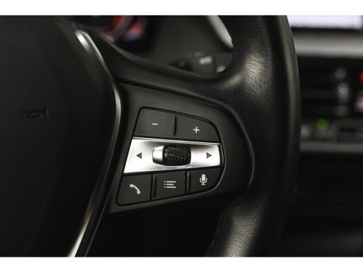 BMW 1 Serie 118i Sport Line Automaat / Sportstoelen / Achteruitrijcamera / LED / Cruise Control / Live Cockpi... ActivLease financial lease