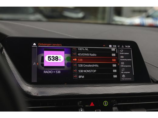 BMW 1 Serie 118i Sport Line Automaat / Sportstoelen / Achteruitrijcamera / LED / Cruise Control / Live Cockpi... ActivLease financial lease