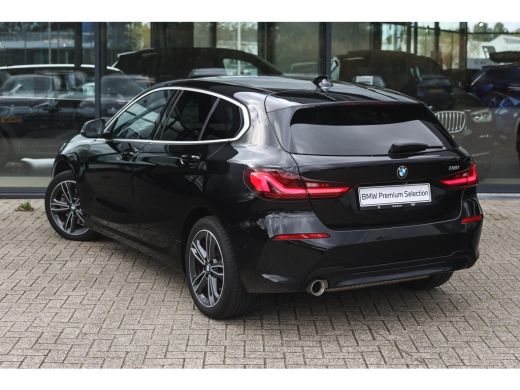 BMW 1 Serie 118i Sport Line Automaat / Sportstoelen / Achteruitrijcamera / LED / Cruise Control / Live Cockpi... ActivLease financial lease