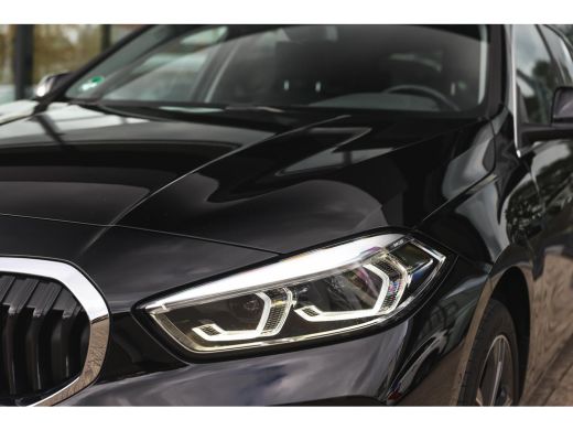 BMW 1 Serie 118i Sport Line Automaat / Sportstoelen / Achteruitrijcamera / LED / Cruise Control / Live Cockpi... ActivLease financial lease