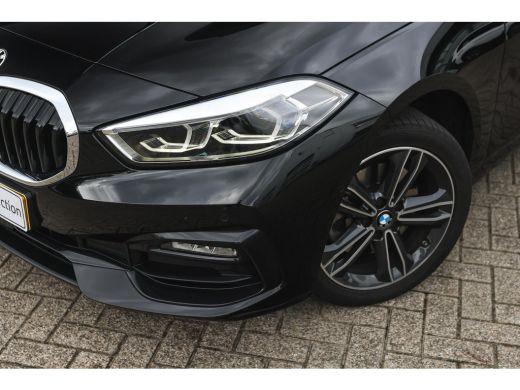 BMW 1 Serie 118i Sport Line Automaat / Sportstoelen / Achteruitrijcamera / LED / Cruise Control / Live Cockpi... ActivLease financial lease