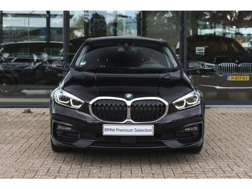BMW 1 Serie 118i Sport Line Automaat / Sportstoelen / Achteruitrijcamera / LED / Cruise Control / Live Cockpi... ActivLease financial lease