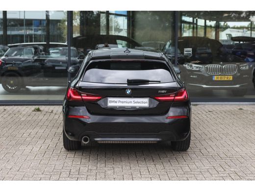 BMW 1 Serie 118i Sport Line Automaat / Sportstoelen / Achteruitrijcamera / LED / Cruise Control / Live Cockpi... ActivLease financial lease