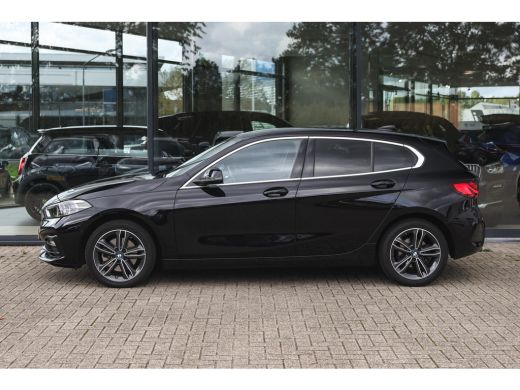BMW 1 Serie 118i Sport Line Automaat / Sportstoelen / Achteruitrijcamera / LED / Cruise Control / Live Cockpi... ActivLease financial lease