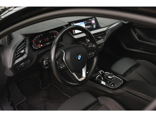 BMW 1 Serie 118i Sport Line Automaat / Sportstoelen / Achteruitrijcamera / LED / Cruise Control / Live Cockpi... ActivLease financial lease