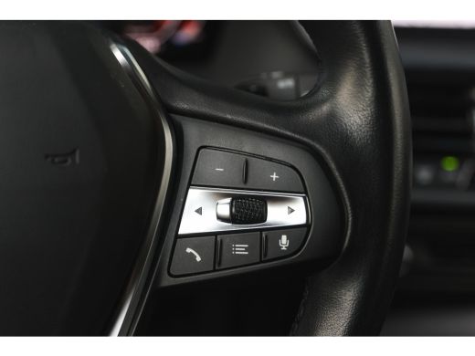 BMW 1 Serie 118i Sport Line Automaat / Sportstoelen / Achteruitrijcamera / LED / Live Cockpit Professional / ... ActivLease financial lease