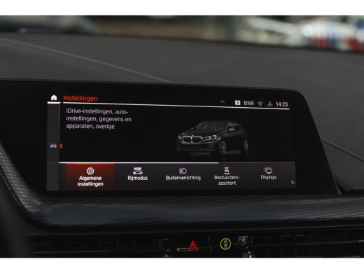 BMW 1 Serie 118i Sport Line Automaat / Sportstoelen / Achteruitrijcamera / LED / Live Cockpit Professional / ... ActivLease financial lease
