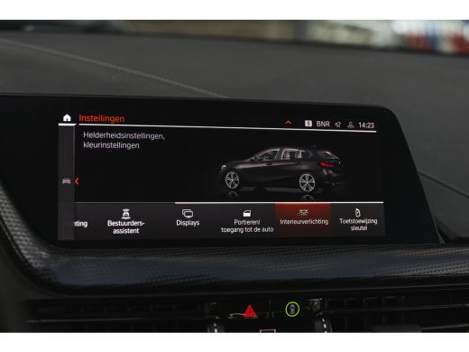 BMW 1 Serie 118i Sport Line Automaat / Sportstoelen / Achteruitrijcamera / LED / Live Cockpit Professional / ... ActivLease financial lease