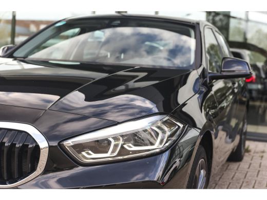 BMW 1 Serie 118i Sport Line Automaat / Sportstoelen / Achteruitrijcamera / LED / Live Cockpit Professional / ... ActivLease financial lease