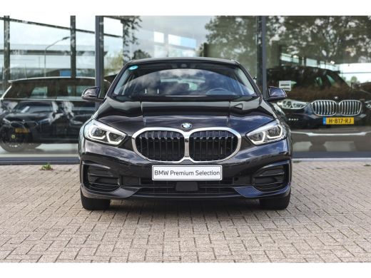 BMW 1 Serie 118i Sport Line Automaat / Sportstoelen / Achteruitrijcamera / LED / Live Cockpit Professional / ... ActivLease financial lease