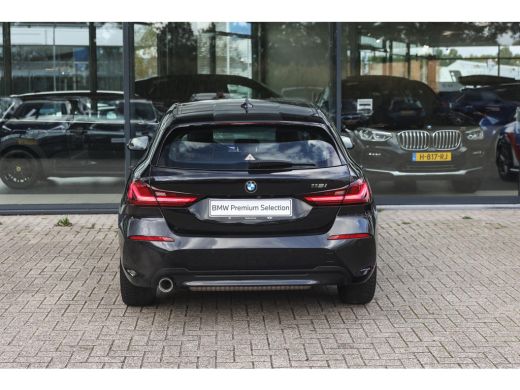 BMW 1 Serie 118i Sport Line Automaat / Sportstoelen / Achteruitrijcamera / LED / Live Cockpit Professional / ... ActivLease financial lease