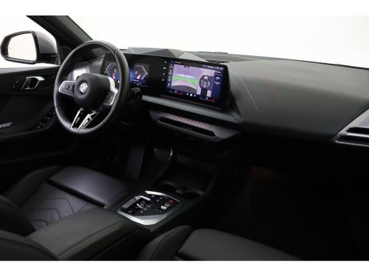 BMW 1 Serie 120 M Sport Automaat / Sportstoelen / M Adaptief onderstel / Comfort Access / Adaptieve LED / Par... ActivLease financial lease