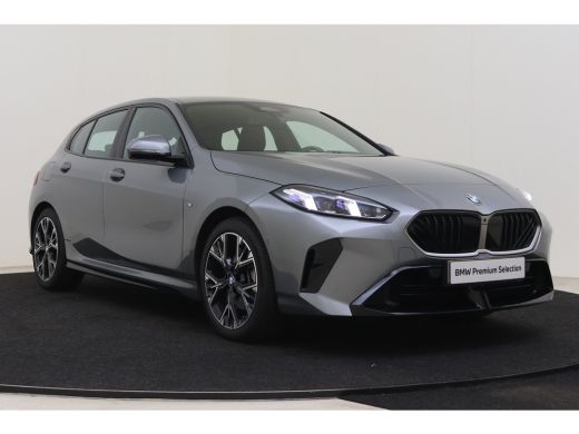 BMW 1 Serie 120 M Sport Automaat / Sportstoelen / M Adaptief onderstel / Comfort Access / Adaptieve LED / Par... ActivLease financial lease