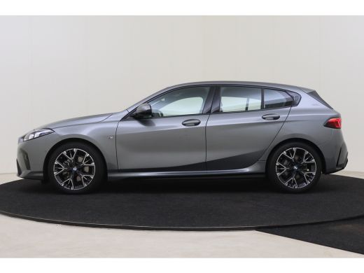 BMW 1 Serie 120 M Sport Automaat / Sportstoelen / M Adaptief onderstel / Comfort Access / Adaptieve LED / Par... ActivLease financial lease