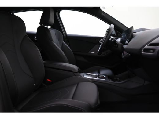 BMW 1 Serie 120 M Sport Automaat / Sportstoelen / M Adaptief onderstel / Comfort Access / Adaptieve LED / Par... ActivLease financial lease