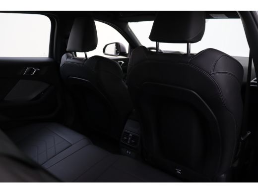 BMW 1 Serie 120 M Sport Automaat / Sportstoelen / M Adaptief onderstel / Comfort Access / Adaptieve LED / Par... ActivLease financial lease