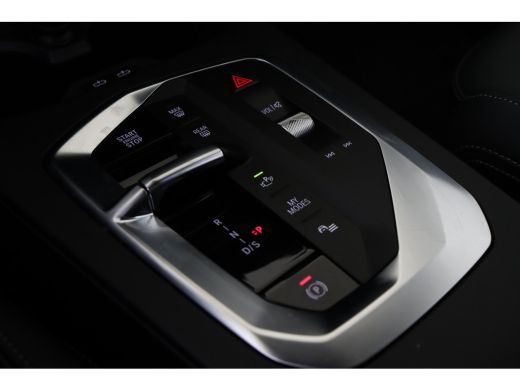 BMW 1 Serie 120 M Sport Automaat / Sportstoelen / M Adaptief onderstel / Comfort Access / Adaptieve LED / Par... ActivLease financial lease