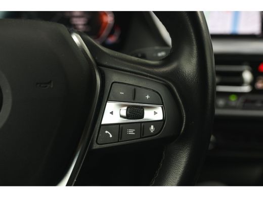 BMW 2 Serie 218i Sport Line Automaat / Sportstoelen / Cruise Control / PDC / Live Cockpit Professional ActivLease financial lease