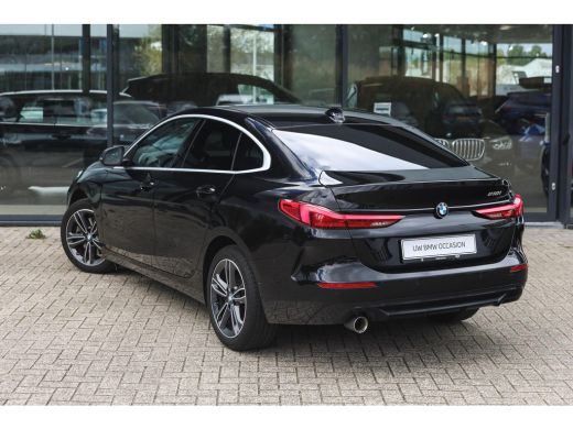 BMW 2 Serie 218i Sport Line Automaat / Sportstoelen / Cruise Control / PDC / Live Cockpit Professional ActivLease financial lease