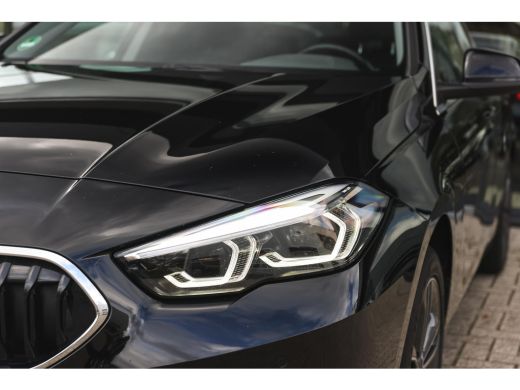 BMW 2 Serie 218i Sport Line Automaat / Sportstoelen / Cruise Control / PDC / Live Cockpit Professional ActivLease financial lease