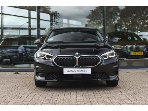BMW 2 Serie 218i Sport Line Automaat / Sportstoelen / Cruise Control / PDC / Live Cockpit Professional ActivLease financial lease