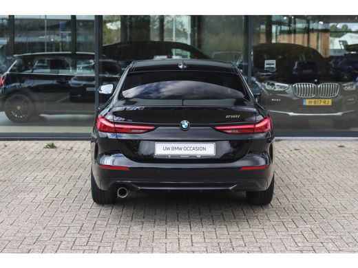 BMW 2 Serie 218i Sport Line Automaat / Sportstoelen / Cruise Control / PDC / Live Cockpit Professional ActivLease financial lease