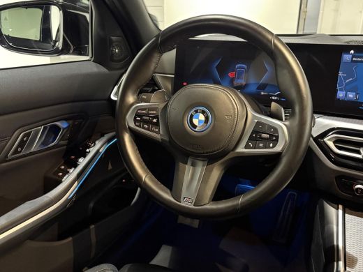 BMW 3 Serie Touring 330e |Facelift |M stoelen|Panoramadak|M sport|Shadowline|Head-up|High Executive|LED|Camera| ActivLease financial lease