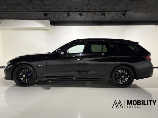 BMW 3 Serie Touring 330e |Facelift |M stoelen|Panoramadak|M sport|Shadowline|Head-up|High Executive|LED|Camera| ActivLease financial lease